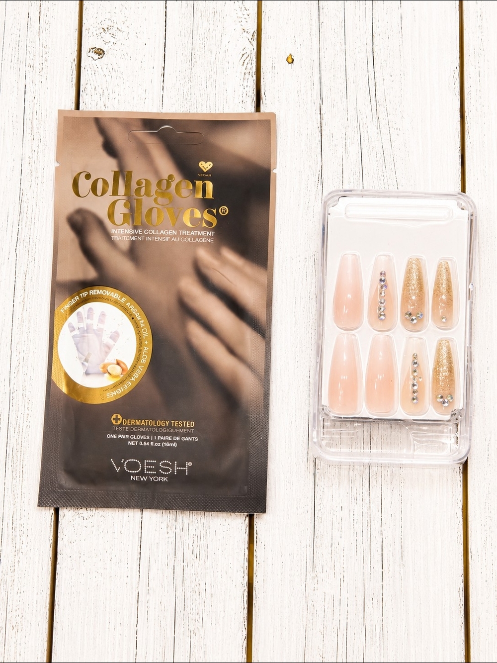 Voesh Collagen Gloves Hand Treatment with Nude Pink & Gold Nail Set